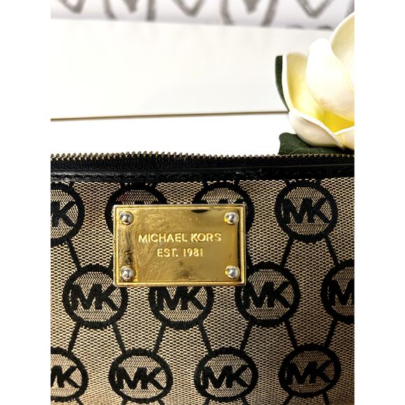 Michael Kors Monogram Zip Wallet – Classic Logo Prin - Picture 5 of 5